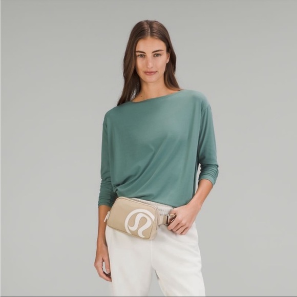 🚨🚨SOLD🚨🚨Lululemon belt bag trench with opal logo NWT - Picture 5 of 13